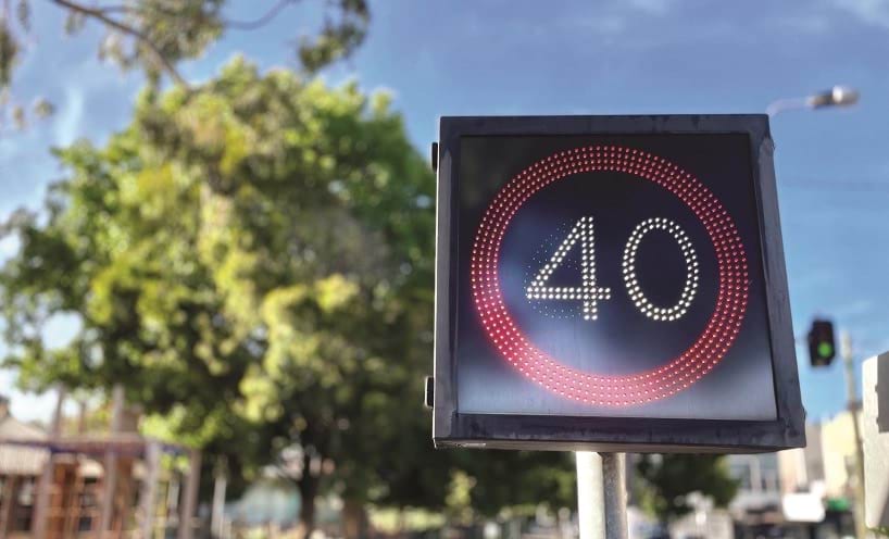 Electronic road speed sign